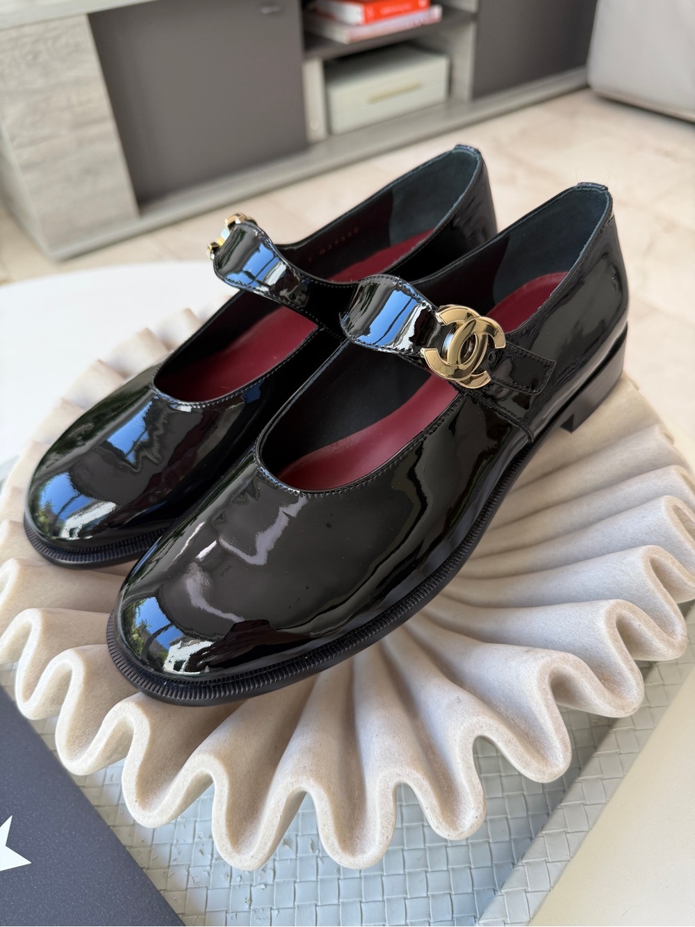 CHANEL 26B BLACK PATENT LEATHER MARYJANES GOLD CC LOGO ADJUSTABLE LOCK FLATS 38C - Picture 3 of 17